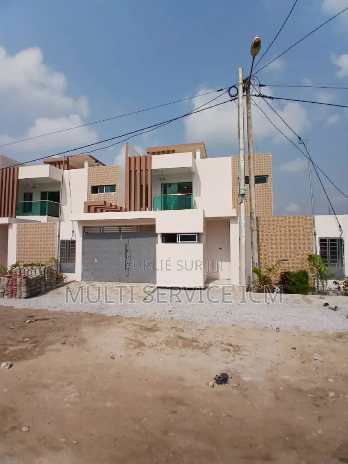 5chbre Duplex dans Ismaël Coulibaly, Bingerville à Vendre