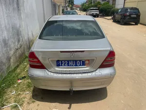 Photo - Mercedes-Benz C200 2002 Gris
