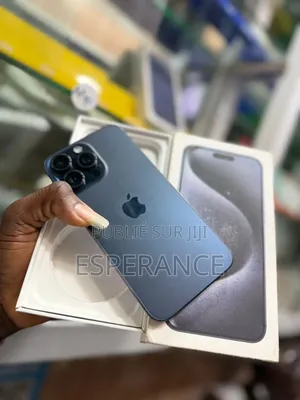 Photo - Apple iPhone 15 Pro Max 256 GB Doré