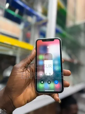 Photo - Apple iPhone XR 64 GB Blanc