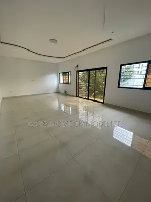 6chbre Villa dans Cocody à Vendre