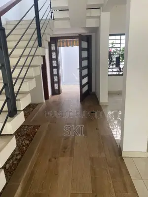 6chbre Villa dans Cocody à Vendre