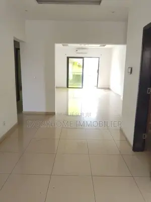 3chbre Appartement dans Cocody à Louer