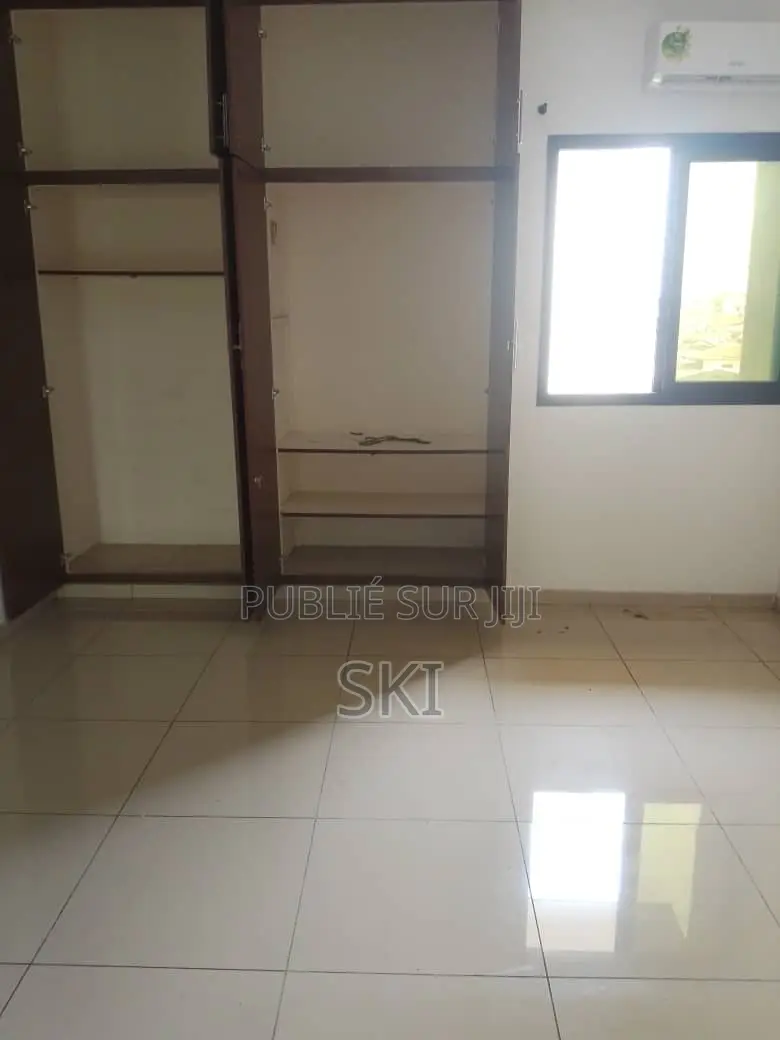 3chbre Appartement dans Cocody à Louer