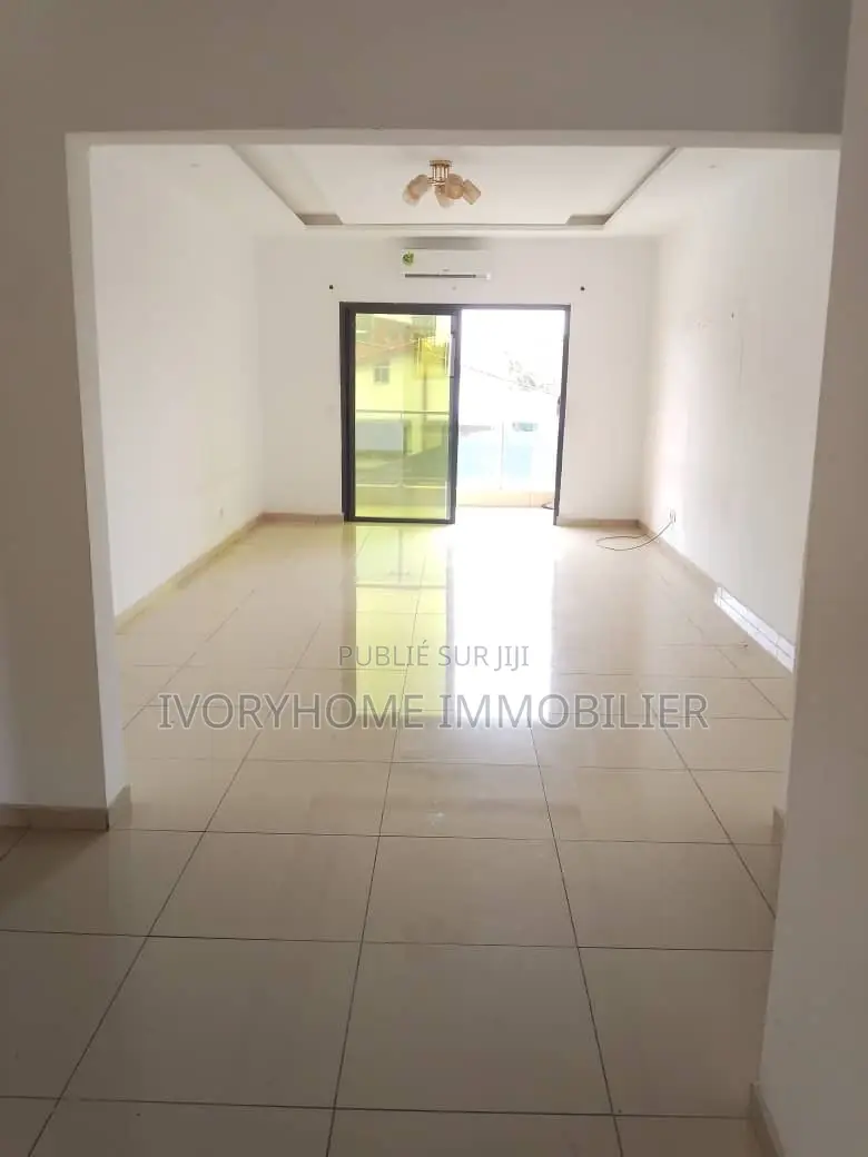 3chbre Appartement dans Cocody à Louer