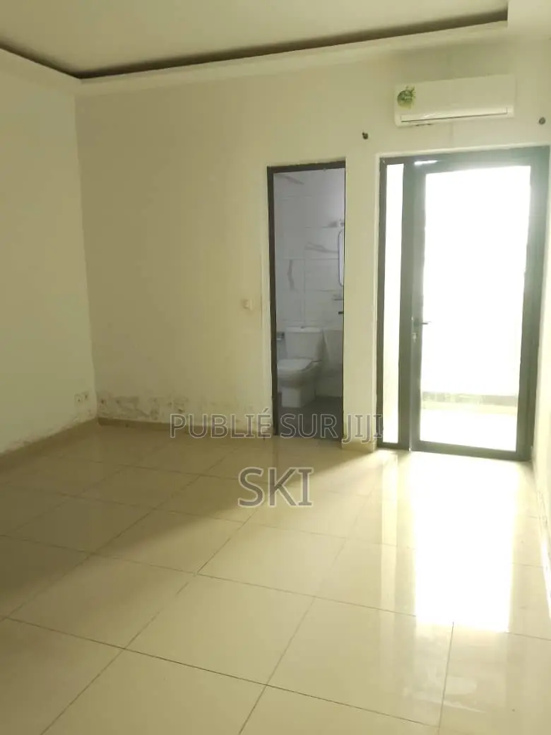 3chbre Appartement dans Cocody à Louer