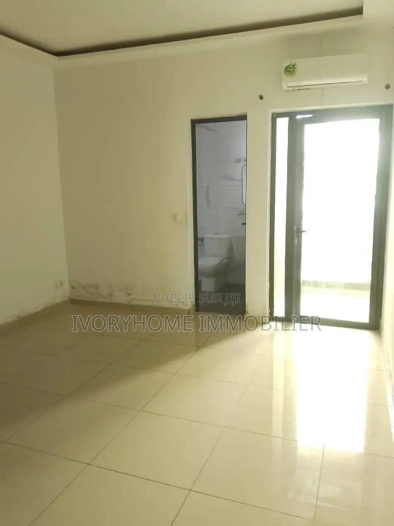 3chbre Appartement dans Cocody à Louer