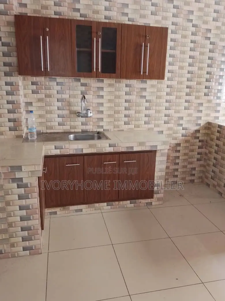 3chbre Appartement dans Cocody à Louer