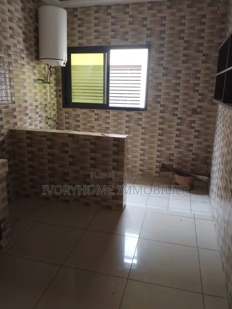 3chbre Appartement dans Cocody à Louer