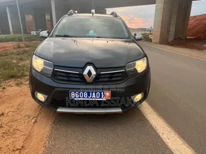 Photo - Renault Sandero 2018 Vert