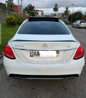 Photo - Mercedes-Benz C450 2020 Blanc