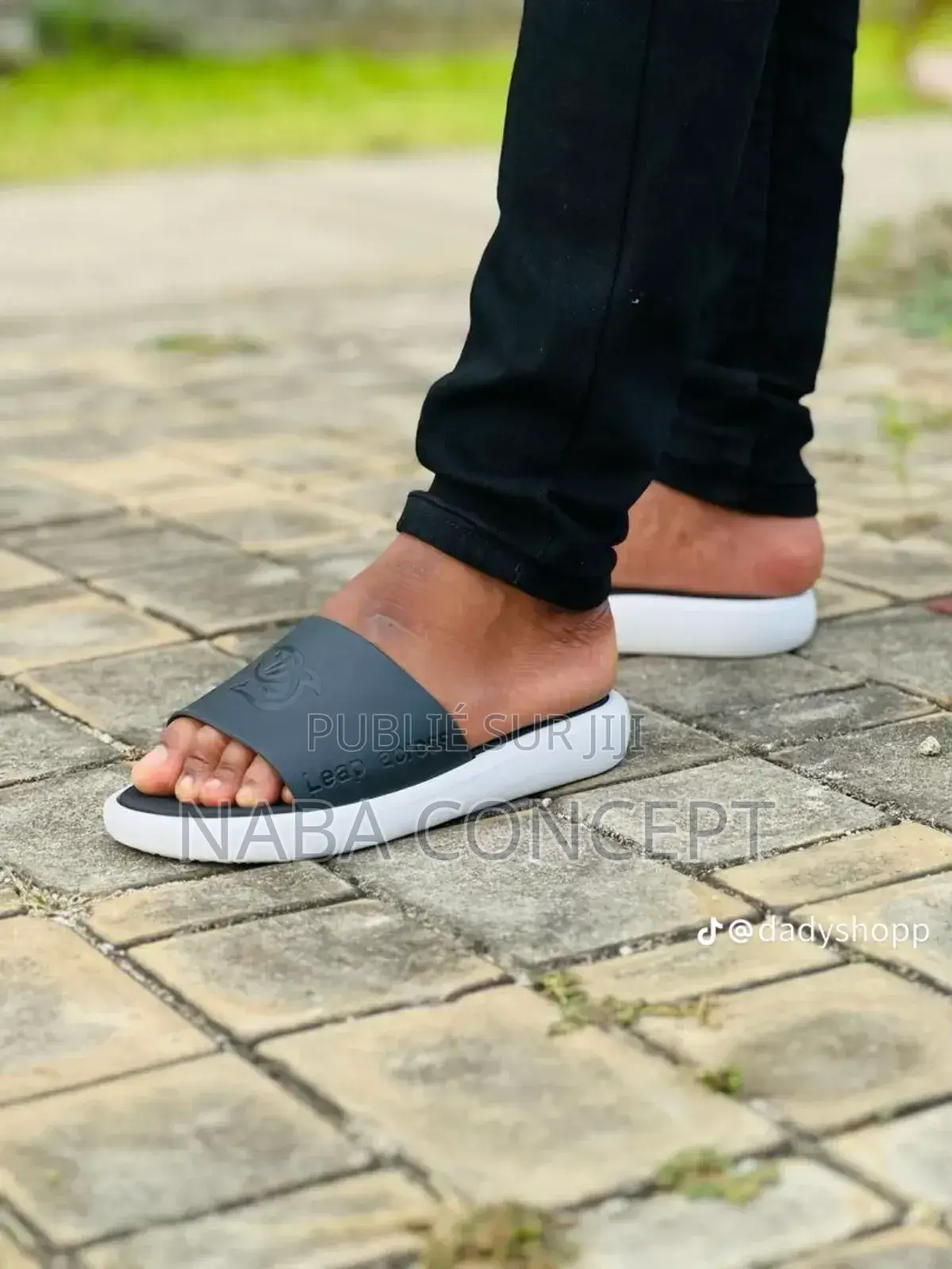 Claquette Chic Et Doux À Porté