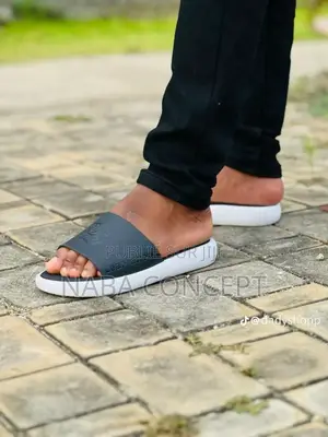 Claquette Chic Et Doux À Porté