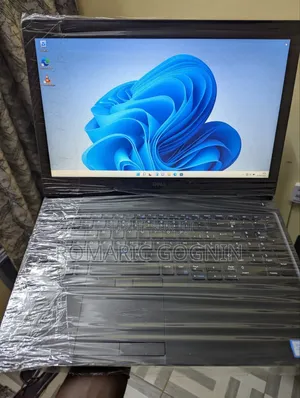 Photo - New Ordinateur Portable Dell Latitude 5590 8GB Intel SSD 256GB