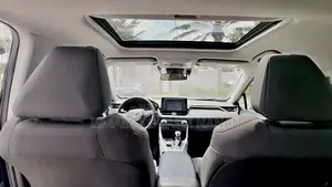 Toyota RAV4 XLE 2021 Blue