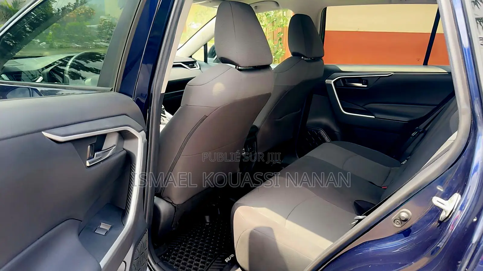 Toyota RAV4 XLE 2021 Blue