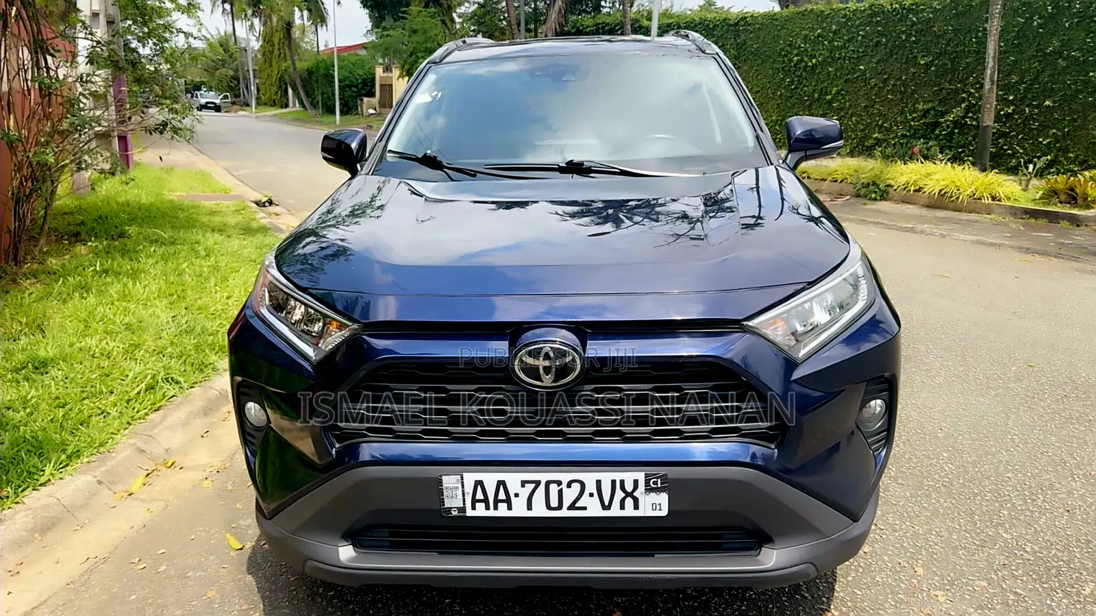 Toyota RAV4 XLE 2021 Blue
