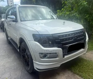 Mitsubishi Pajero 2023 Argenté