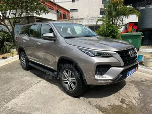 Toyota Fortuner 2.4 D AWD 2023 Marron
