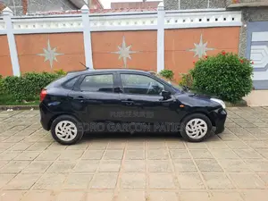 Photo - Toyota Starlet 2022 Noir Mat