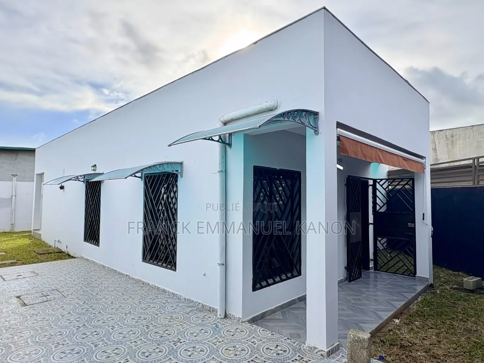 4chbre Villa dans Villa, Cocody à Vendre