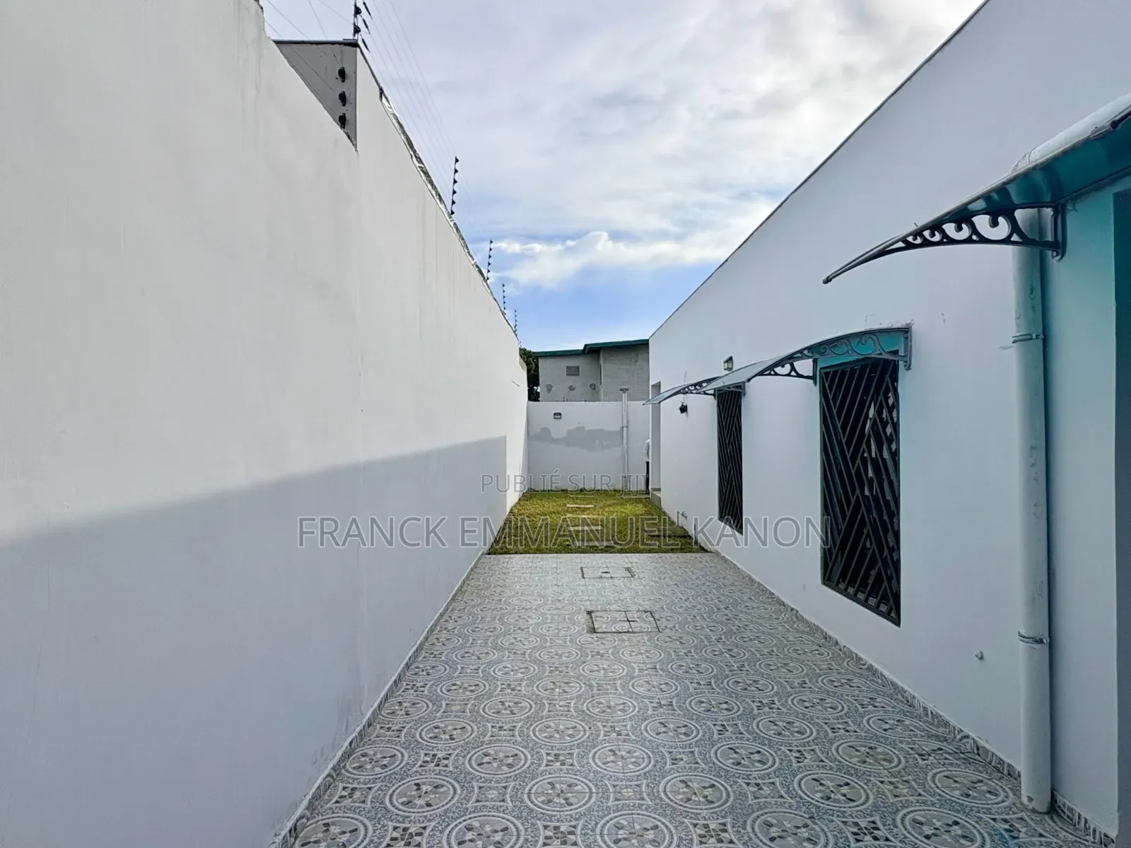 4chbre Villa dans Villa, Cocody à Vendre