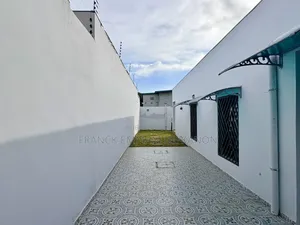 4chbre Villa dans Villa, Cocody à Vendre