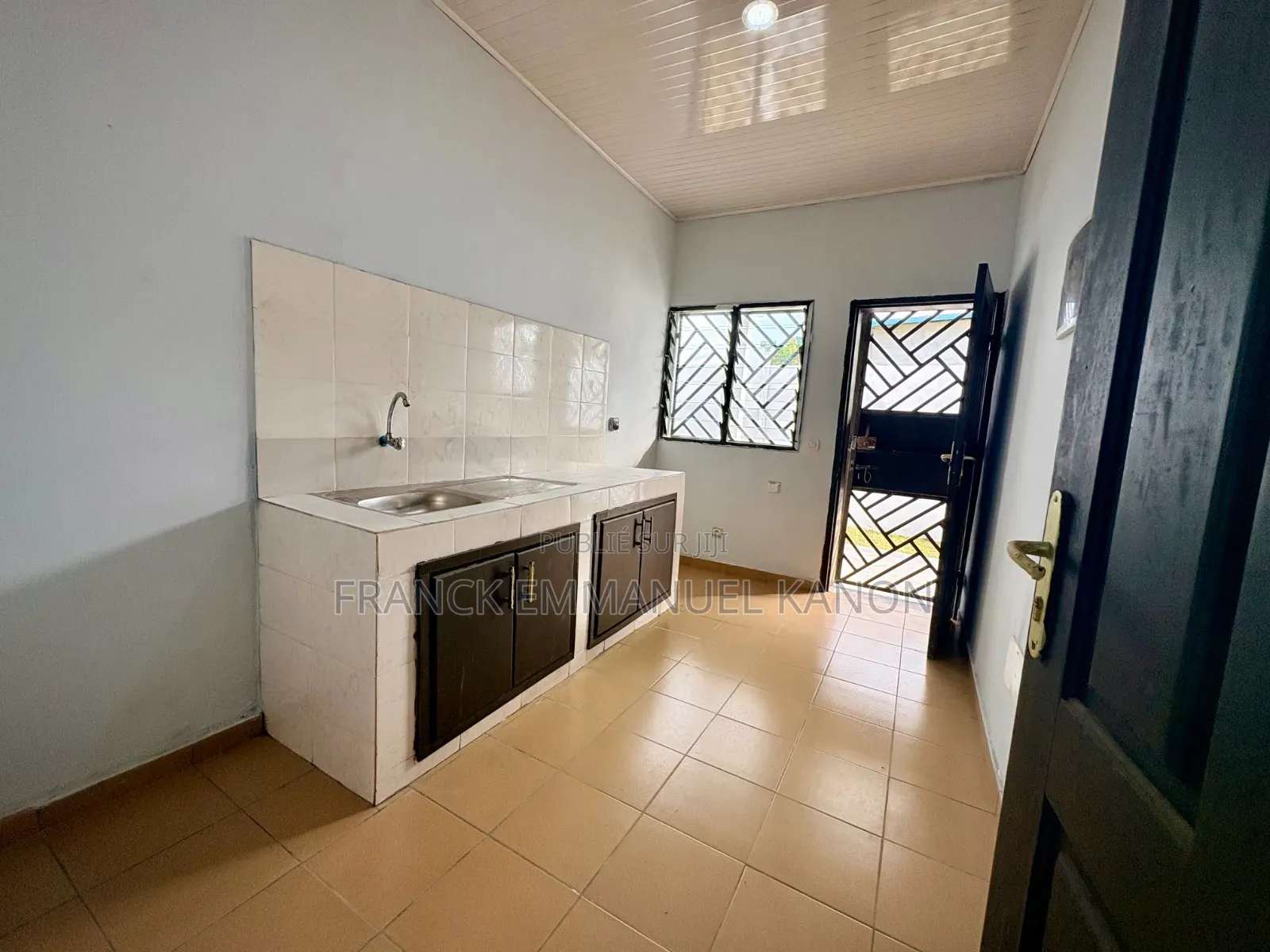 4chbre Villa dans Villa, Cocody à Vendre