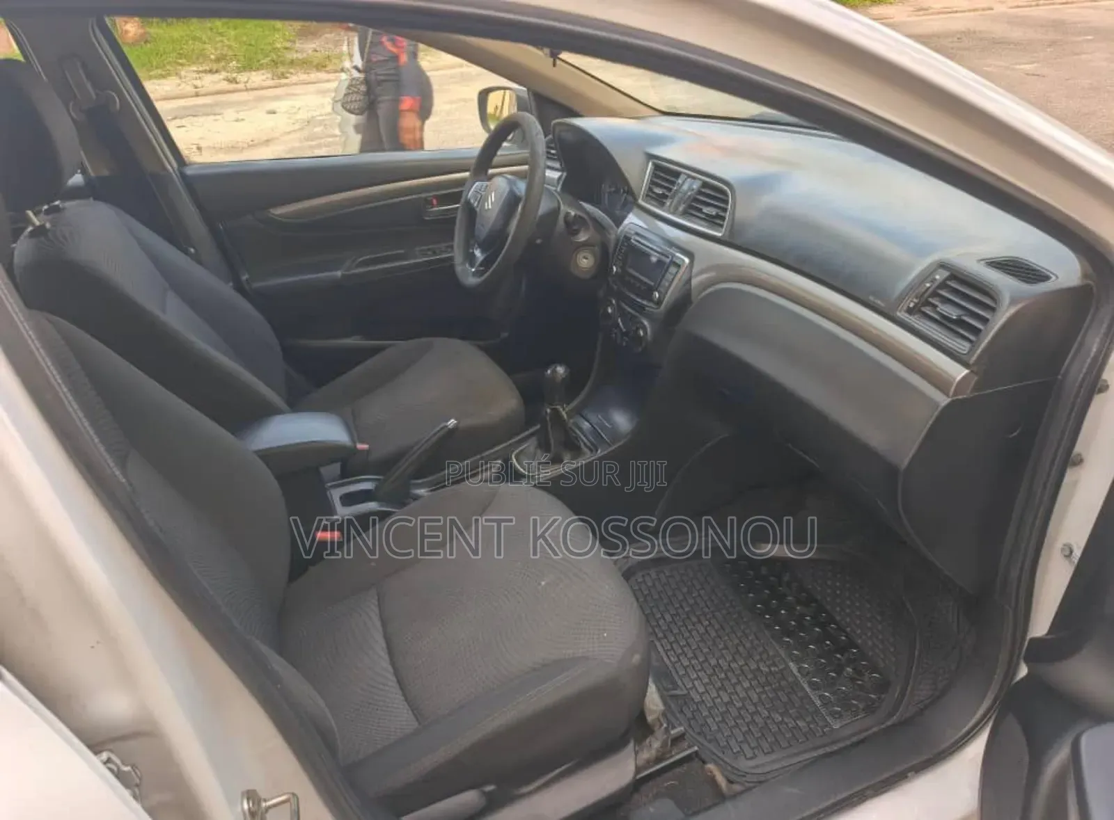 Suzuki Ciaz 2023 Blanc cassé