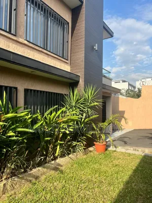 3chbre Duplex dans Ismaël Coulibaly, Cocody à Vendre