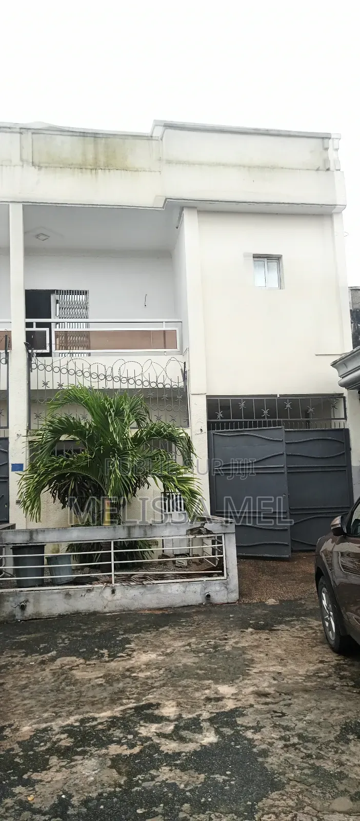 6chbre Duplex dans Cocody à Vendre