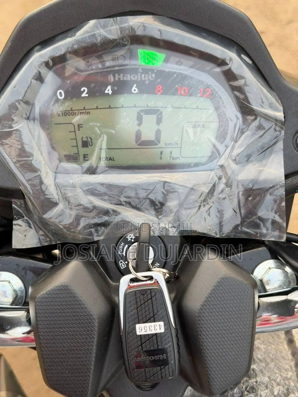 TVS Neo NX 2025 Gris