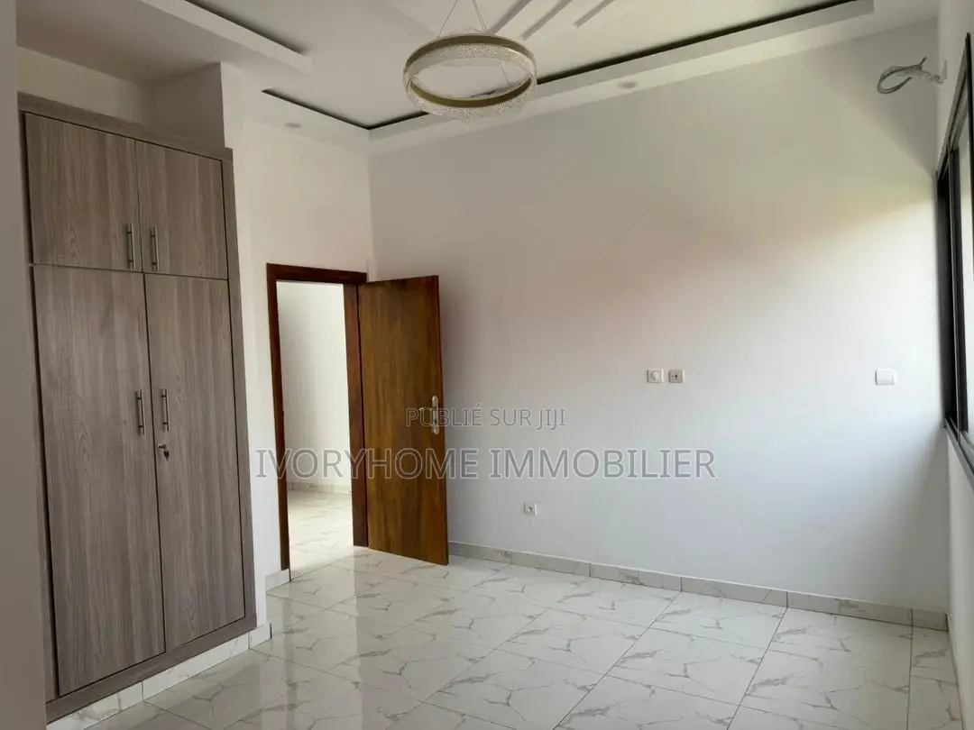 4chbre Duplex dans Cocody à Louer