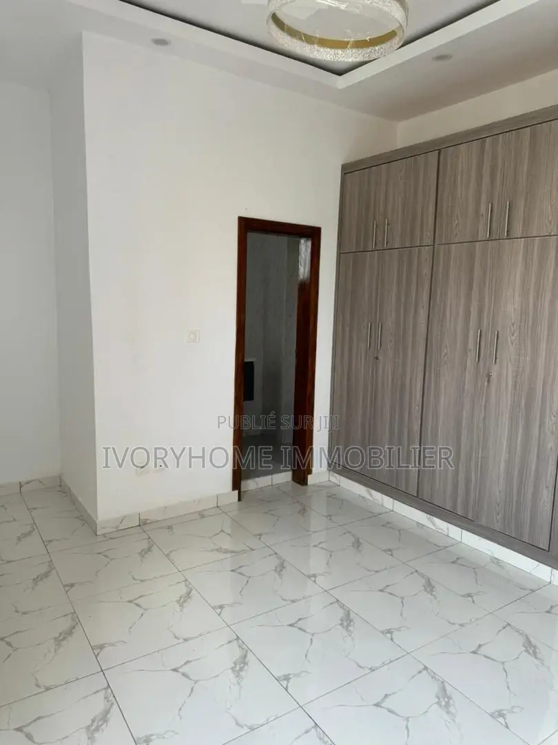 4chbre Duplex dans Cocody à Louer