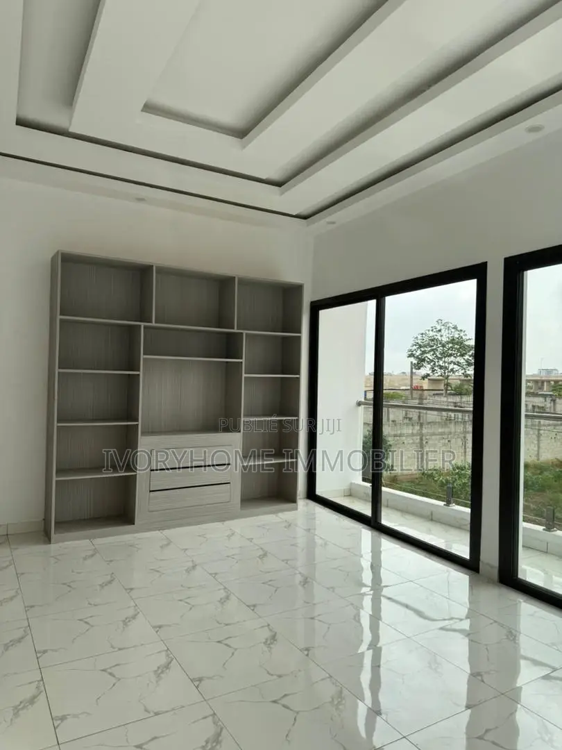 4chbre Duplex dans Cocody à Louer