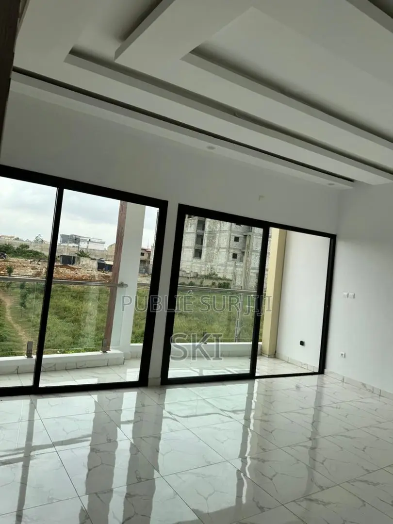 4chbre Duplex dans Cocody à Louer