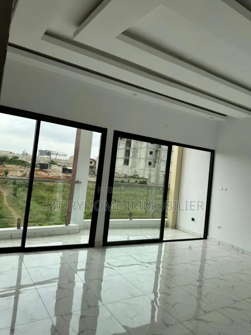 4chbre Duplex dans Cocody à Louer