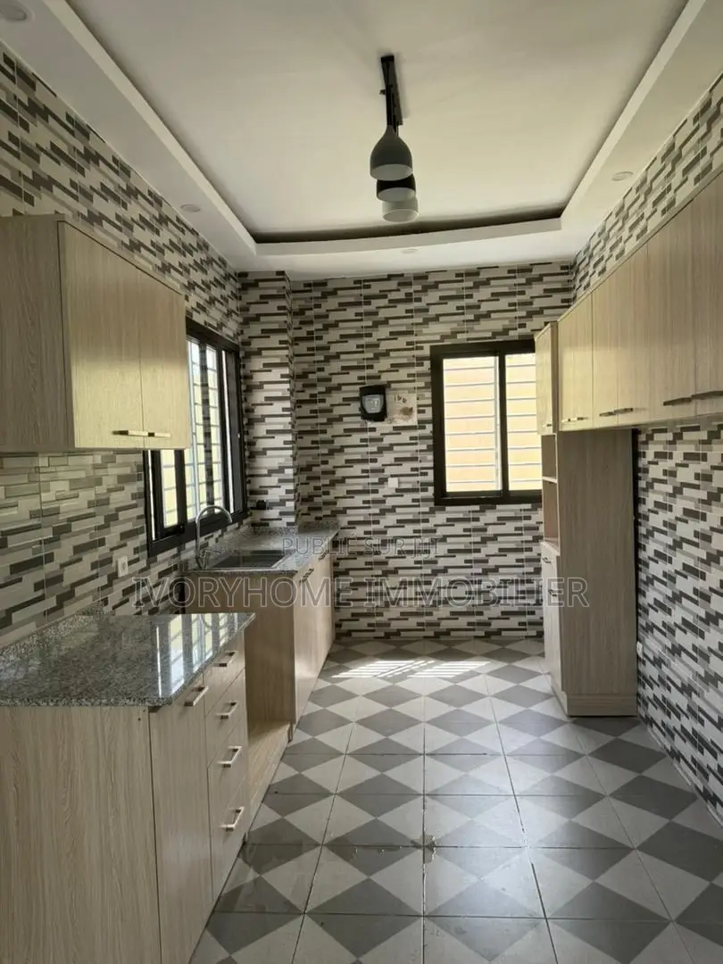 4chbre Duplex dans Cocody à Louer