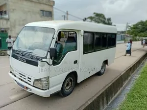 Isuzu AVR 2007 Blanc