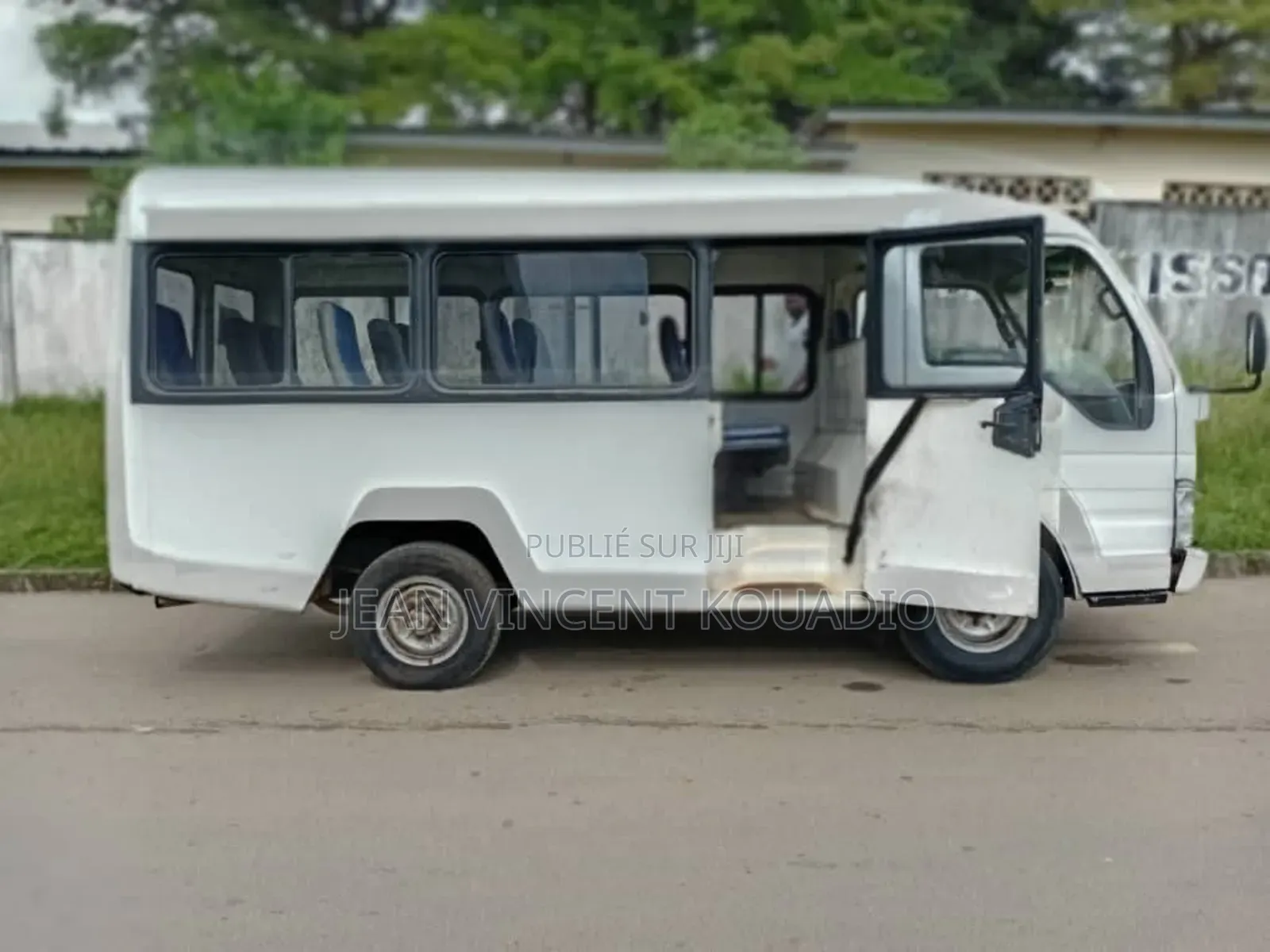 Isuzu AVR 2007 Blanc
