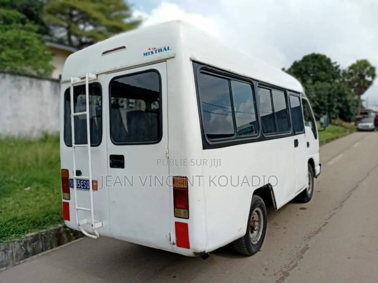 Isuzu AVR 2007 Blanc