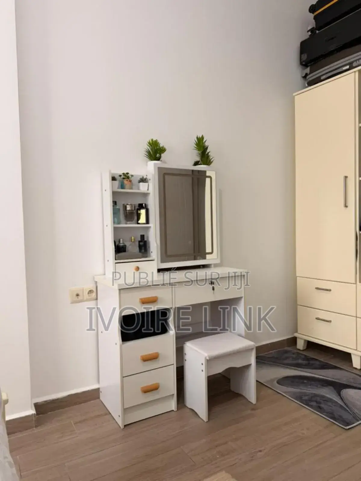 Coiffeuse Moderne Avec Miroir Coulissant Livraison Gratuite