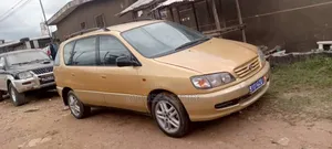 Photo - Toyota Picnic 2.0 FWD 2004 Doré