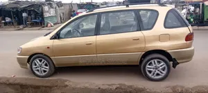 Toyota Picnic 2.0 FWD 2004 Doré