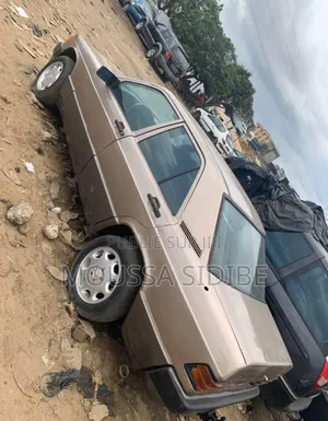 Photo - Mercedes-Benz 190 2002 Marron