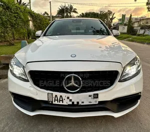 Photo - Mercedes-Benz C300 2017 Blanc