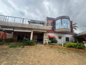 7chbre Duplex dans Building House, Cocody à Vendre