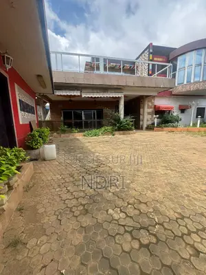 7chbre Duplex dans Building House, Cocody à Vendre