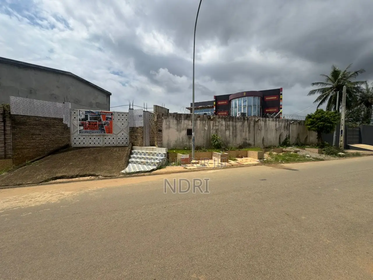 7chbre Duplex dans Building House, Cocody à Vendre