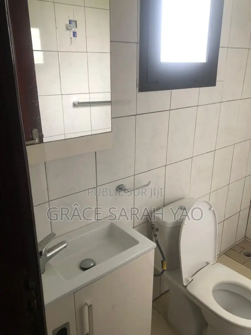 5chbre Duplex dans Grâce Sarah, Cocody à Louer